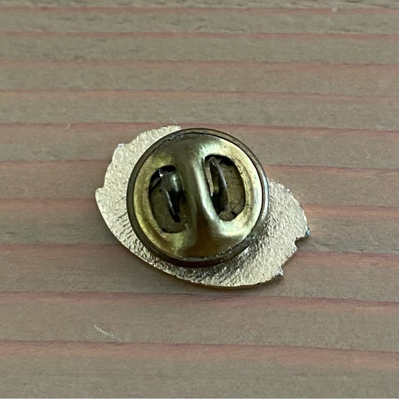 Vintage BC cloisonné pin - Picture 2 of 2